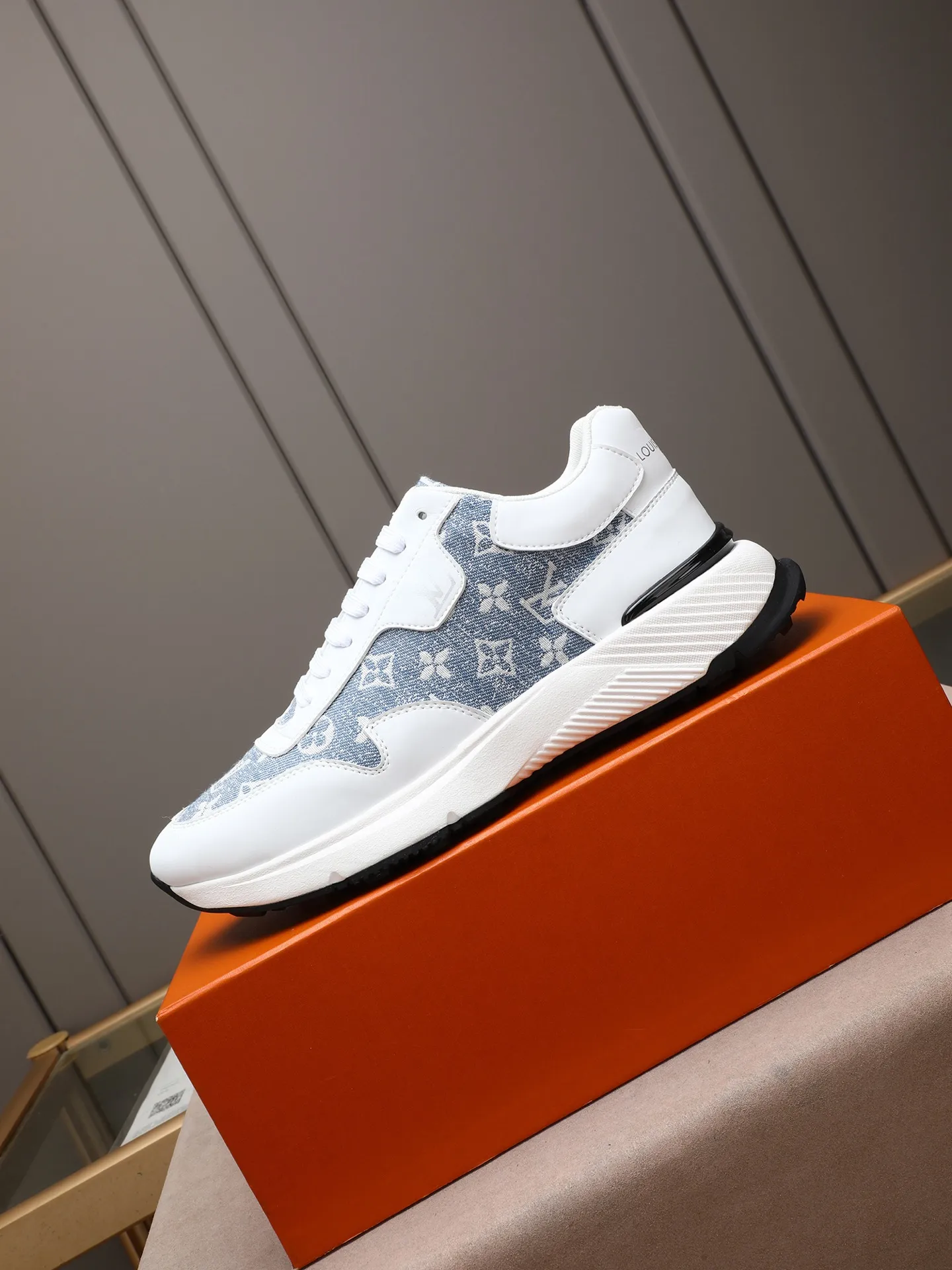 Men's shoes 💰460 Brand: LOUIS VUITTON Louis Vuitton LV Size: 38 39 40 41 42 43 44 (45 customized) Fabric: original cowhide cowhide 🔸Inside of: mesh 🔺Sole: counter foam outsole